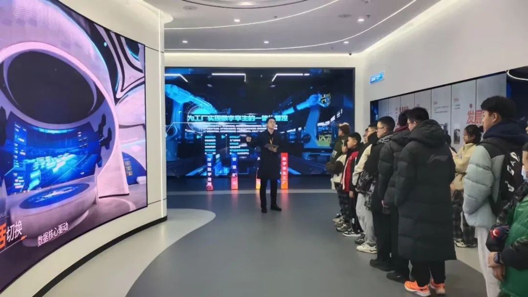 践行公益 彰显担当！！尊龙时凯数字联合爱心组织举办数字科普体验活动